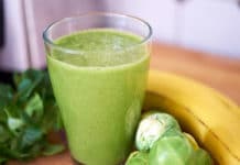 Grüner Smoothie mit Banane