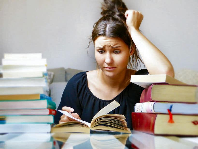 Auf Überforderung reagieren viele Menschen mit Stress. 